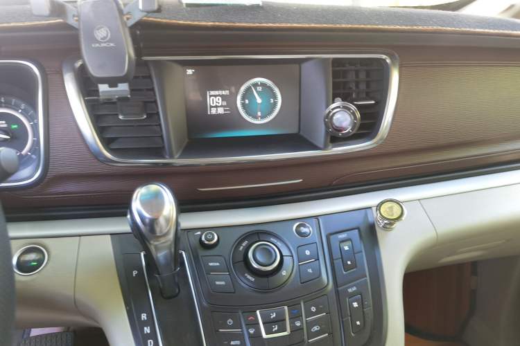 Used Buick GL8 2017 25S Luxury Version China V Standard Audio And AC Panel