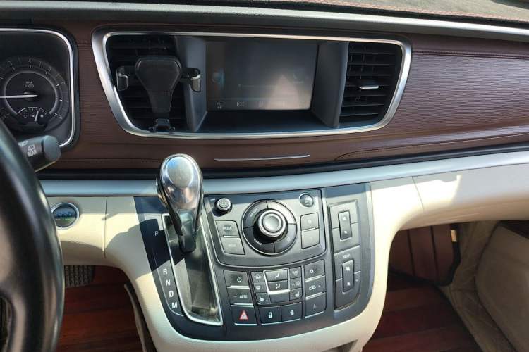 Used Buick GL8 2017 25S Prestige Version China V Standard Audio And AC Panel