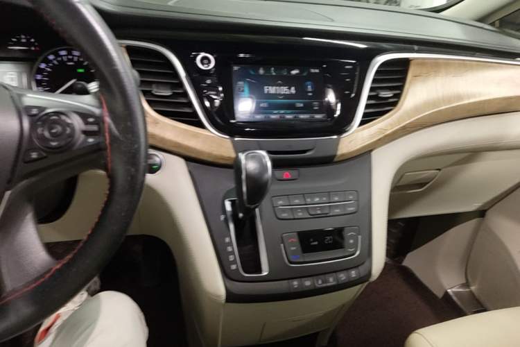 Used Buick GL8 2017 ES 28T Comfort Model China V Standard Audio And AC Panel