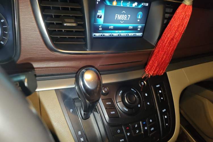 Used Buick GL8 2017 25S Luxury Version China V Standard Audio And AC Panel