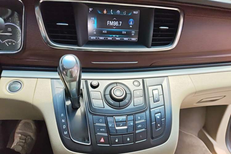 Used Buick GL8 2017 25S Luxury Version China V Standard Audio And AC Panel