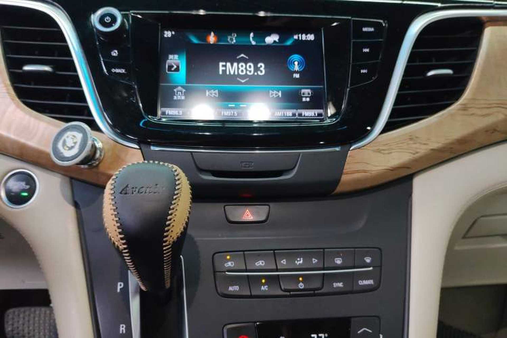 Used Buick GL8 2017 ES 28T Comfort Model China V Standard Audio And AC Panel