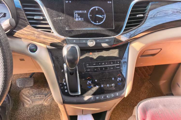 Used Buick GL8 2017 ES 28T Flagship Model China V Standard Audio And AC Panel