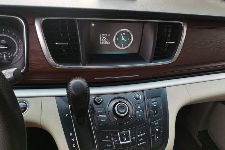 Used Buick GL8 2017 25S Luxury Version China V Standard Audio And AC Panel