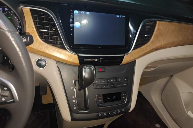 Used Buick GL8 2017 ES 28T Comfort Model China V Standard Audio And AC Panel