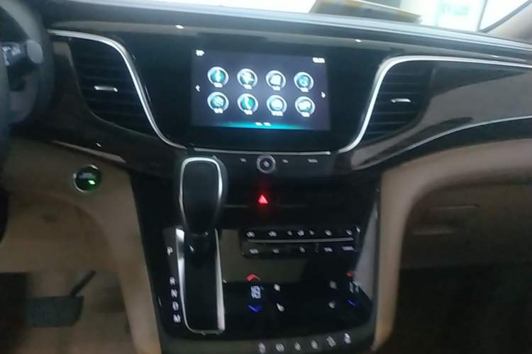 Used Buick GL8 2017 ES 28T Luxury Model China V Standard Audio And AC Panel