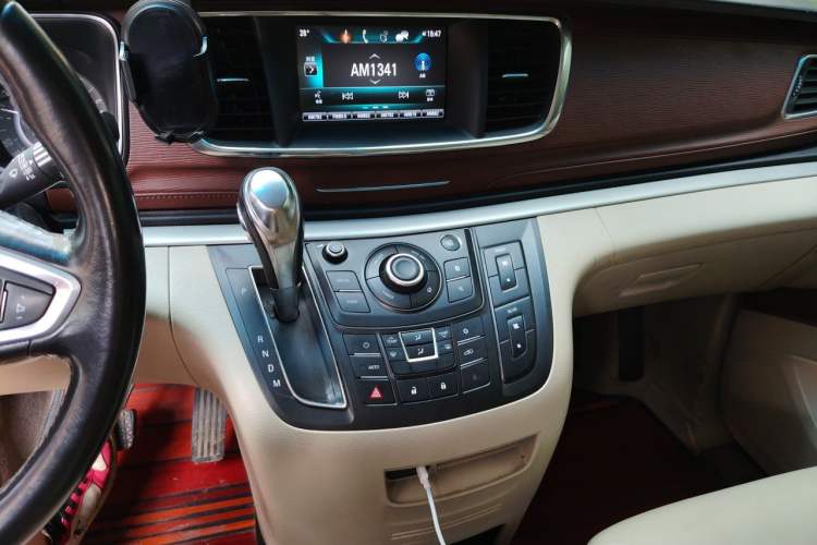 Used Buick GL8 2017 25S Luxury Version China V Standard Audio And AC Panel