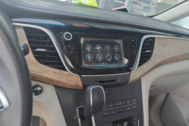 Used Buick GL8 2017 ES 28T Comfort Model China V Standard Audio And AC Panel