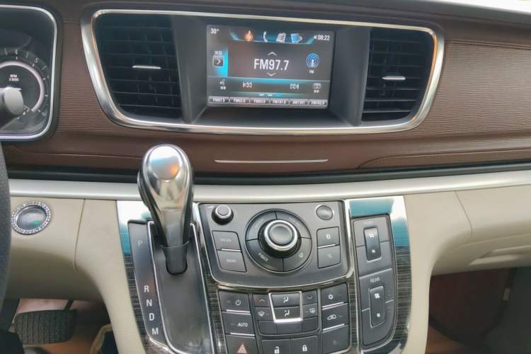Used Buick GL8 2017 25S Luxury Version China V Standard Audio And AC Panel