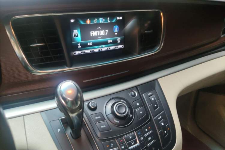 Used Buick GL8 2017 25S Luxury Version China V Standard Audio And AC Panel