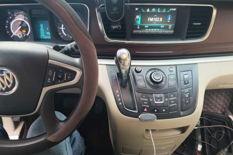 Used Buick GL8 2017 25S Comfort Version China V Standard Audio And AC Panel