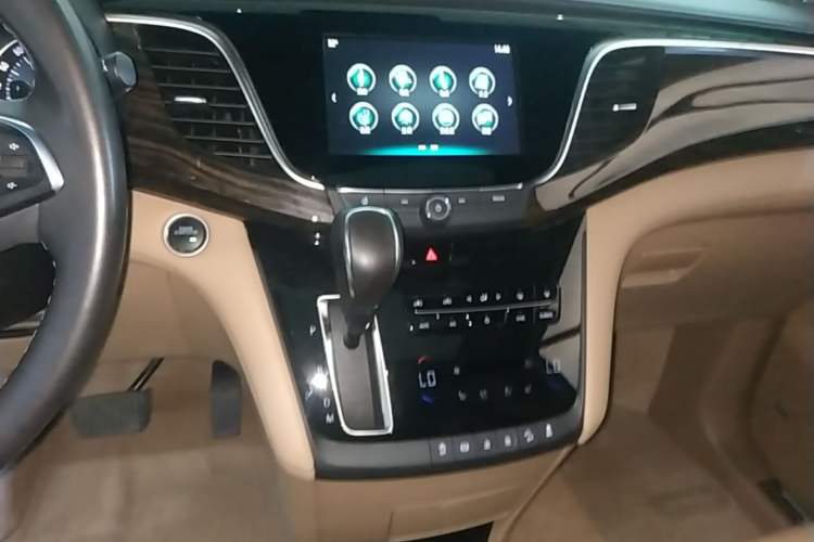 Used Buick GL8 2017 ES 28T Flagship Model China V Standard Audio And AC Panel