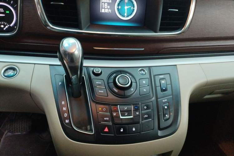 Used Buick GL8 2017 25S Comfort Version China V Standard Audio And AC Panel