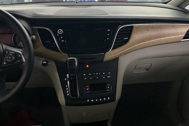 Used Buick GL8 2017 ES 28T Comfort Model China V Standard Audio And AC Panel