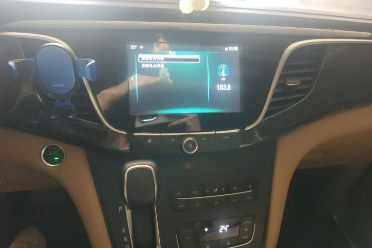 Used Buick GL8 2017 ES 28T Premium Version China V Standard Audio And AC Panel