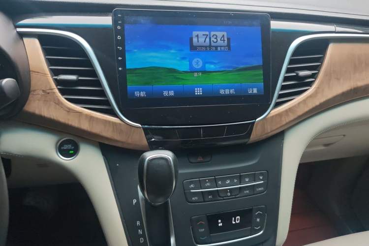 Used Buick GL8 2017 ES 28T Comfort Model China V Standard Audio And AC Panel
