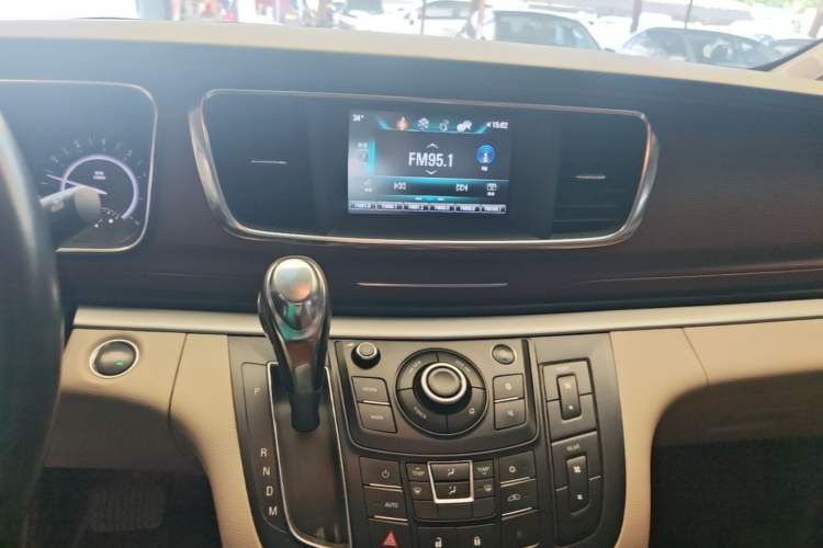 Used Buick GL8 2017 25S Comfort Version China V Standard Audio And AC Panel