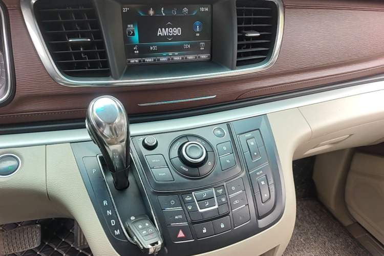 Used Buick GL8 2017 25S Luxury Version China V Standard Audio And AC Panel