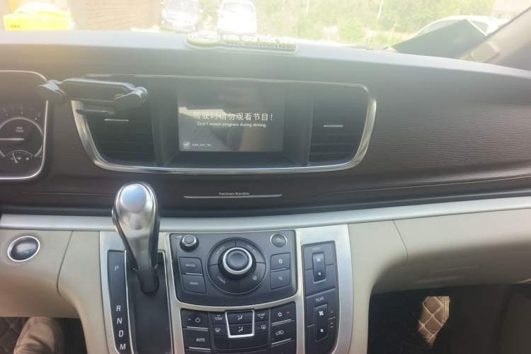 Used Buick GL8 2017 25S Luxury Version China V Standard Audio And AC Panel