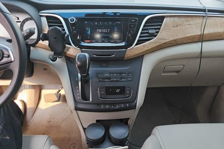 Used Buick GL8 2017 ES 28T Comfort Model China V Standard Audio And AC Panel