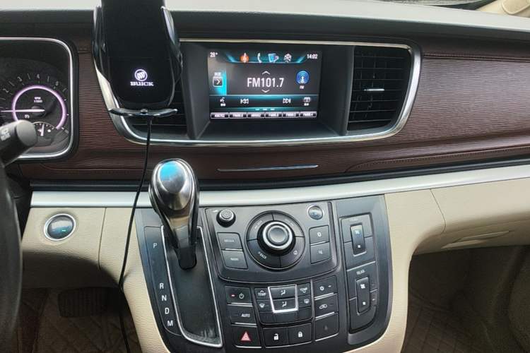 Used Buick GL8 2017 25S Comfort Version China V Standard Audio And AC Panel