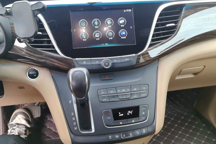 Used Buick GL8 2017 ES 28T Premium Version China V Standard Audio And AC Panel