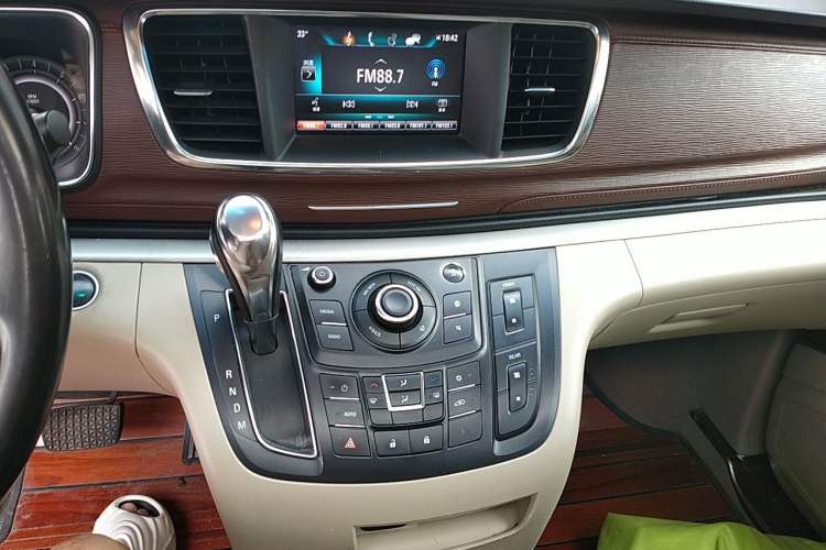Used Buick GL8 2017 25S Luxury Version China V Standard Audio And AC Panel