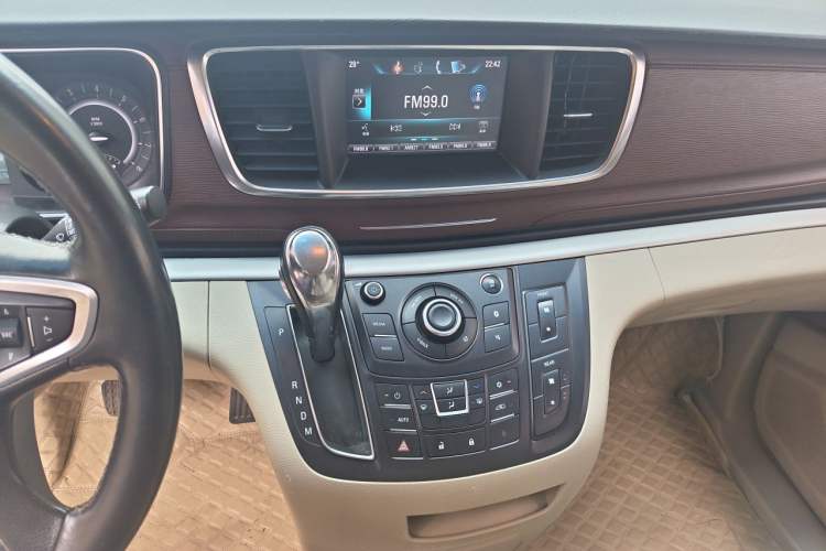 Used Buick GL8 2017 25S Luxury Version China V Standard Audio And AC Panel
