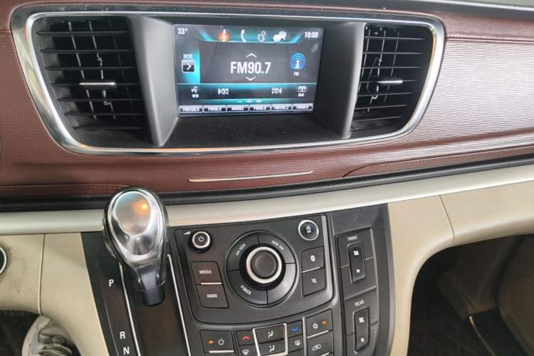 Used Buick GL8 2017 25S Luxury Version China V Standard Audio And AC Panel