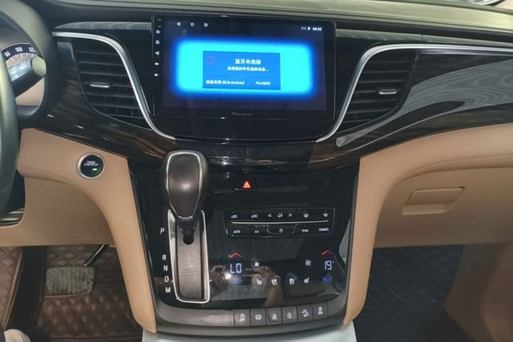 Used Buick GL8 2017 ES 28T Flagship Model China V Standard Audio And AC Panel