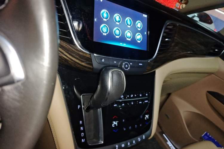 Used Buick GL8 2017 ES 28T Flagship Model China V Standard Audio And AC Panel