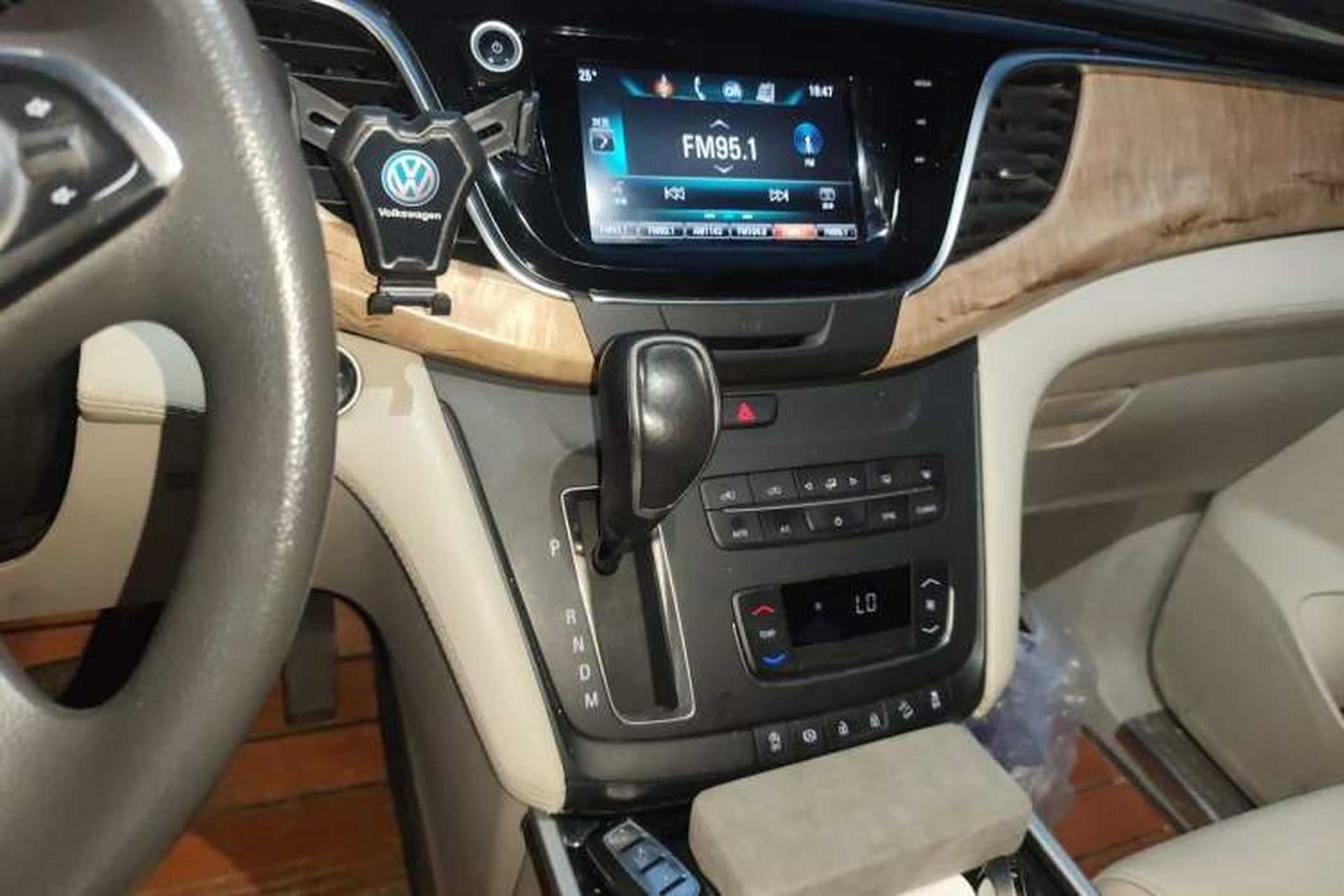 Used Buick GL8 2017 ES 28T Comfort Model China V Standard Audio And AC Panel