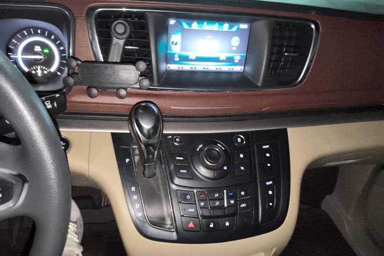 Used Buick GL8 2017 25S Comfort Version China V Standard Audio And AC Panel