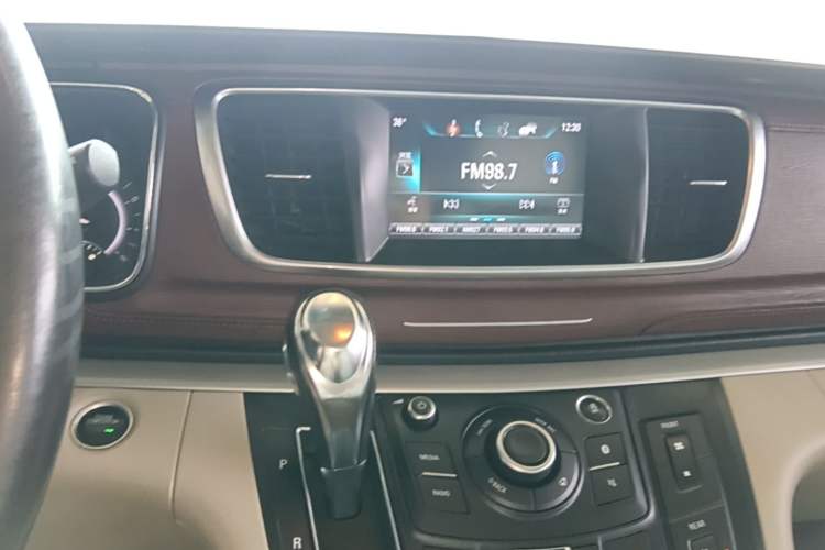Used Buick GL8 2017 25S Prestige Version China V Standard Audio And AC Panel