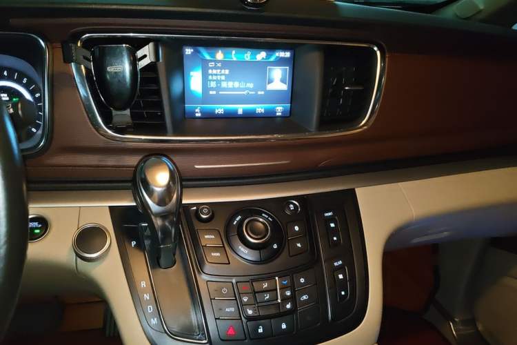 Used Buick GL8 2017 25S Prestige Version China V Standard Audio And AC Panel