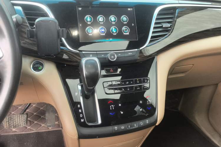 Used Buick GL8 2017 ES 28T Luxury Model China V Standard Audio And AC Panel