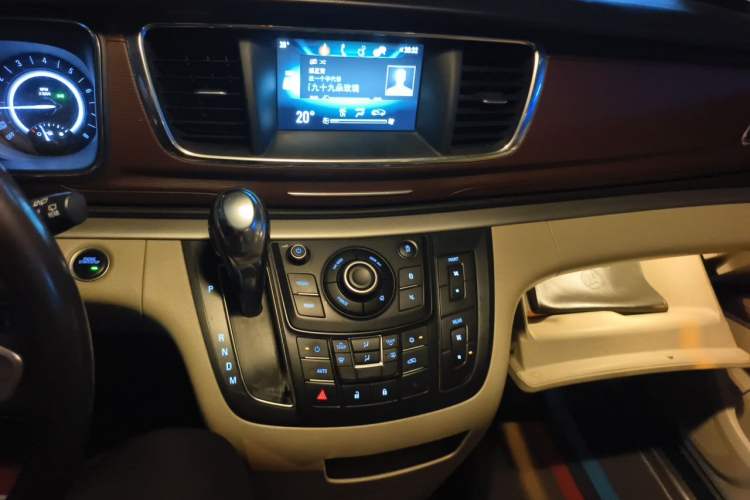 Used Buick GL8 2017 25S Comfort Version China V Standard Audio And AC Panel