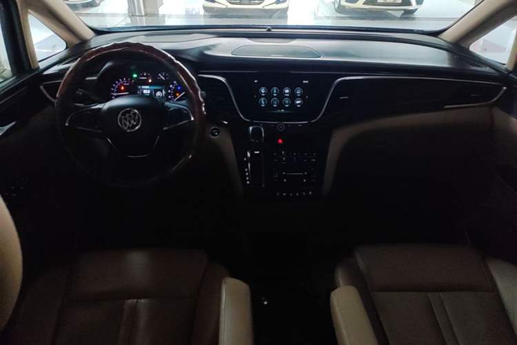 Used Buick GL8 2017 ES 28T Luxury Model China V Standard Center Console