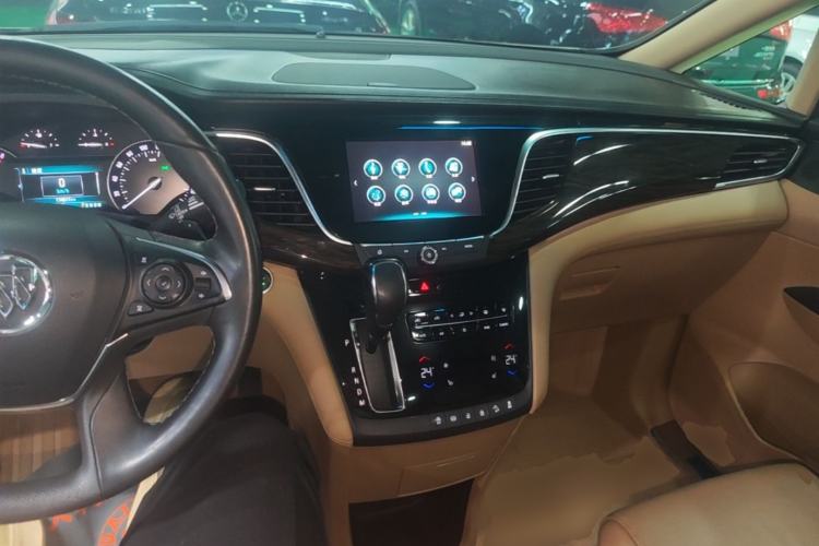 Used Buick GL8 2017 ES 28T Luxury Model China V Standard Center Console