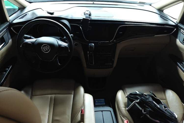 Used Buick GL8 2017 ES 28T Luxury Model China V Standard Center Console