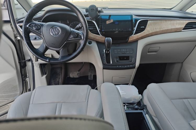 Used Buick GL8 2017 ES 28T Comfort Model China V Standard Center Console