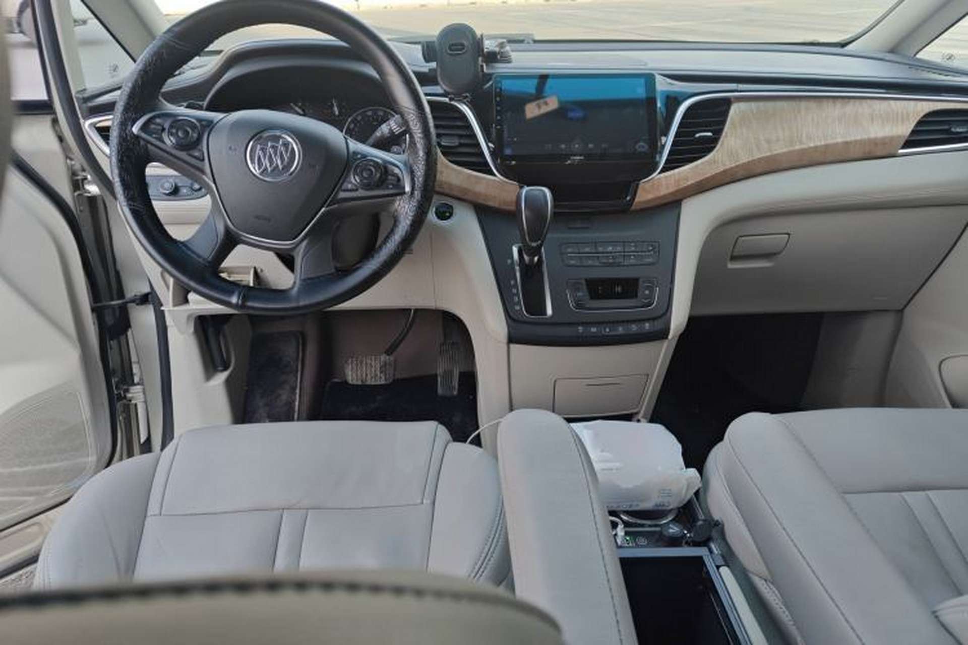 Used Buick GL8 2017 ES 28T Comfort Model China V Standard Center Console