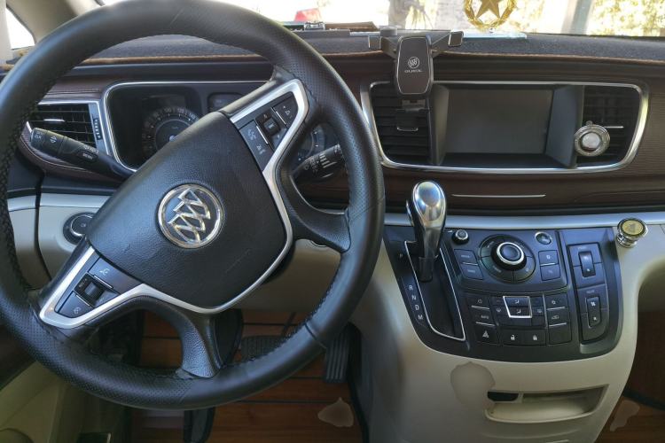 Used Buick GL8 2017 25S Luxury Version China V Standard Center Console
