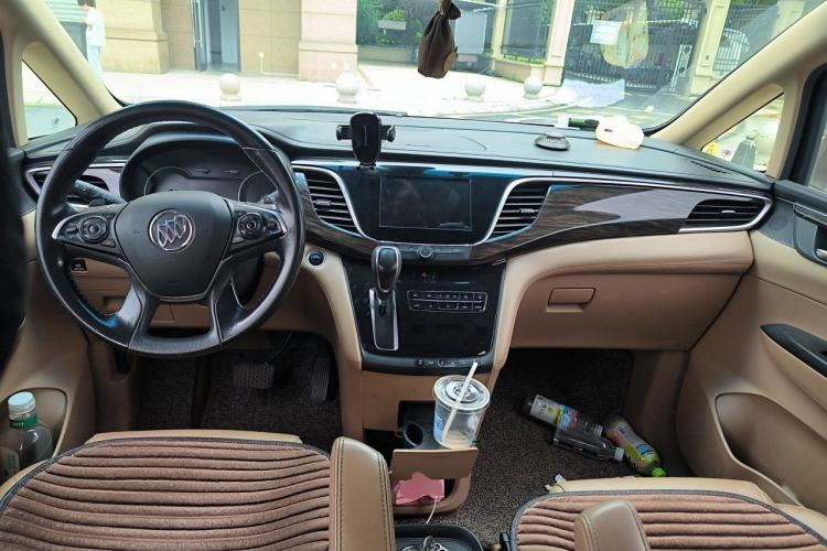 Used Buick GL8 2017 ES 28T Luxury Model China V Standard Center Console