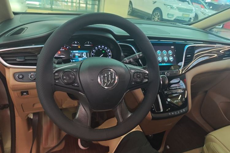 Used Buick GL8 2017 ES 28T Luxury Model China V Standard Center Console
