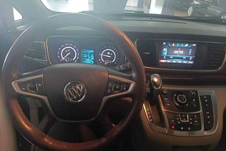 Used Buick GL8 2017 25S Prestige Version China V Standard Center Console