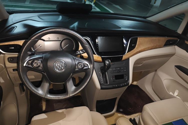 Used Buick GL8 2017 ES 28T Comfort Model China V Standard Center Console