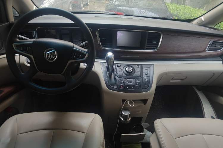 Used Buick GL8 2017 25S Comfort Version China V Standard Center Console