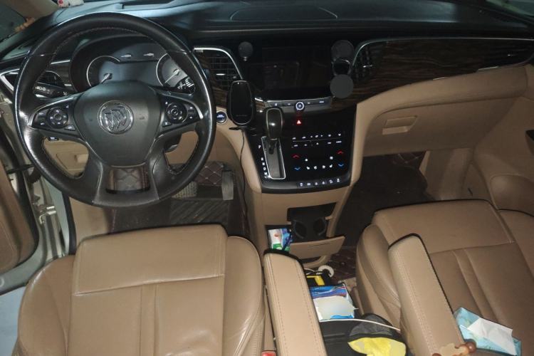 Used Buick GL8 2017 ES 28T Flagship Model China V Standard Center Console