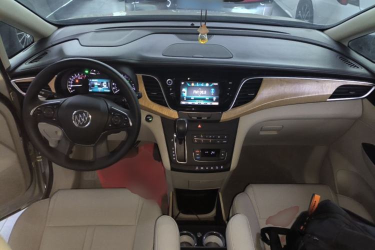 Used Buick GL8 2017 ES 28T Comfort Model China V Standard Center Console